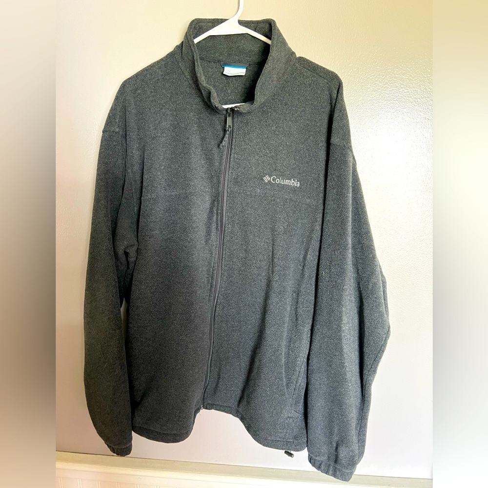 COLUMBIA GREY HALF-ZIP FLEECE PULLOVER. NICE CONDITION. SIZE XXL